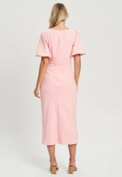 Tussah Sondra Midi- Jurk - Pale Pink -Only Mode Winkel e7583e70424a4ea09ae8c5a802eb299b