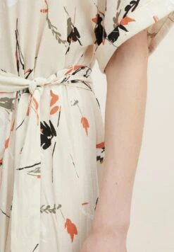 Tom Tailor Blousejurk - Sand Leaves Design 8 Tom Tailor Blousejurk - Sand Leaves Design -Only Mode Winkel e892eff0a111464bbdc7dd66f98b14dc