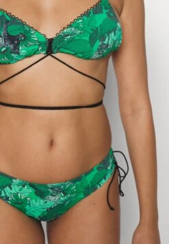 ONLY Onllucia Set - Bikini - Foliage Green 12 ONLY Onllucia Set - Bikini - Foliage Green -Only Mode Winkel e90ec7ee539349139e7a92e544e2e0ef