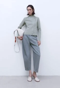 ADOLFO DOMINGUEZ Banana Fit- Relaxed Fit Jeans - Light Grey