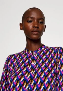 Yasalira Long Shirt Dress- Maxi-Jurk - Surf The Web/Zagga 11 Yasalira Long Shirt Dress- Maxi-Jurk - Surf The Web/Zagga -Only Mode Winkel e9bd405b30fb4bd58e6cd7cffdd9c114