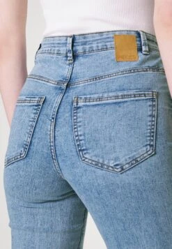 Pcpeggy Slit Tll - Jeans Skinny Fit - Light Blue Denim 13 Pcpeggy Slit Tll - Jeans Skinny Fit - Light Blue Denim -Only Mode Winkel eca942cd01f74cc6b9c03c7fee4c89d0