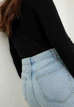 NA-KD Mit Hoher Taille - Flared Jeans - Light Blue 7 NA-KD Mit Hoher Taille - Flared Jeans - Light Blue -Only Mode Winkel ecee022995ed400391e680a6ce517f02