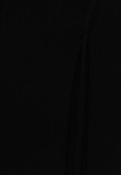 PULL & BEAR Midi With Slit - Kokerrok - Black -Only Mode Winkel eda4687856a842b49f375cec6ab9e939