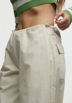 PULL & BEAR Loose-Fit Parachute- Broek - Beige -Only Mode Winkel ef19a4a4920e4577b2fd64c1a84f05de