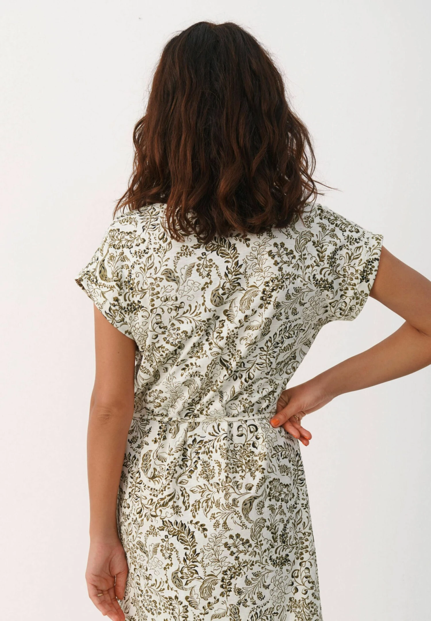 Part Two Ilima Dr - Jurk - Military Olive Botanical 4 Part Two Ilima Dr - Jurk - Military Olive Botanical - Afbeelding 4