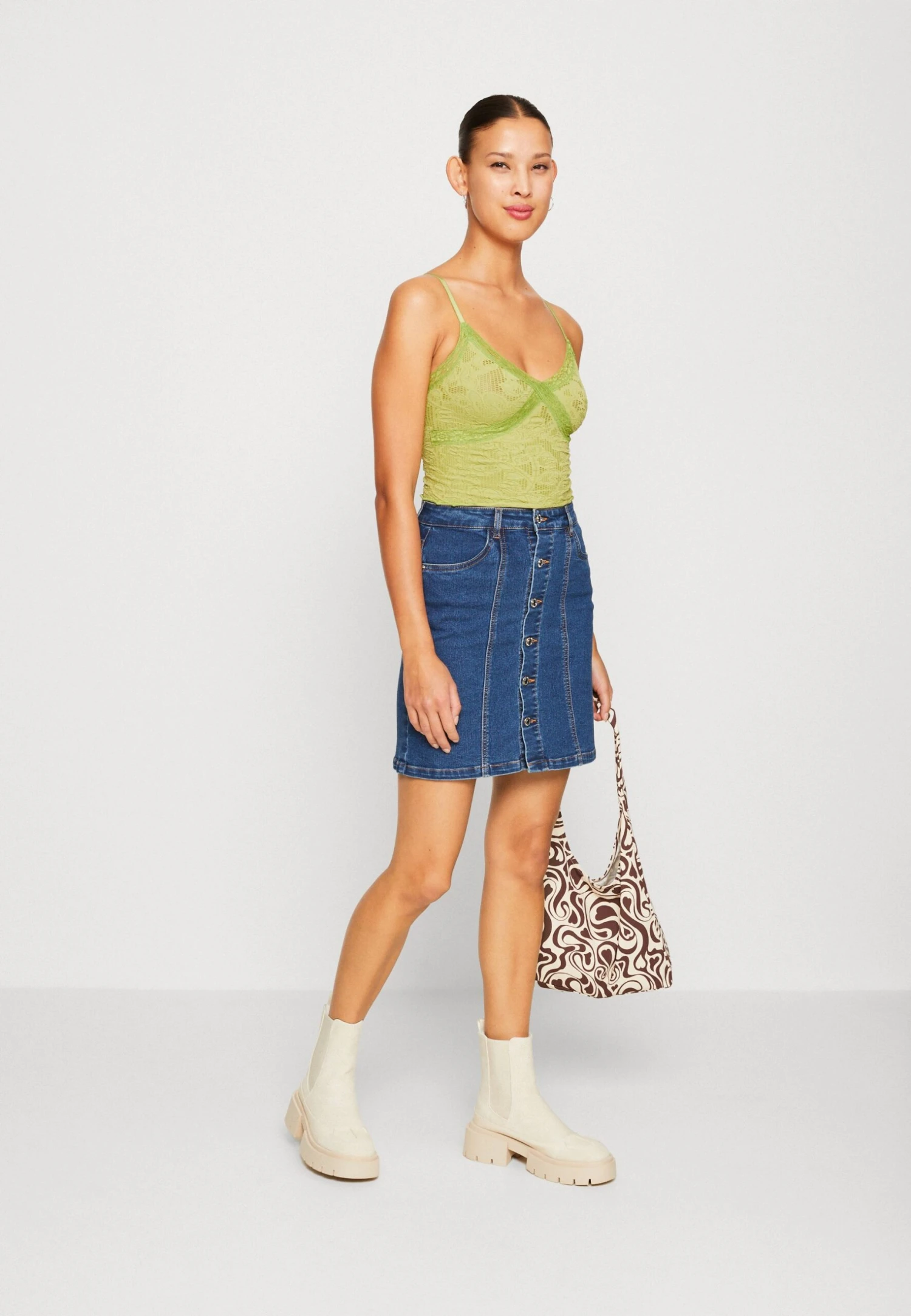 Vero Moda Vmpetra Short Skirt - Jeansrok - Medium Blue Denim 2 Vero Moda Vmpetra Short Skirt - Jeansrok - Medium Blue Denim - Afbeelding 2