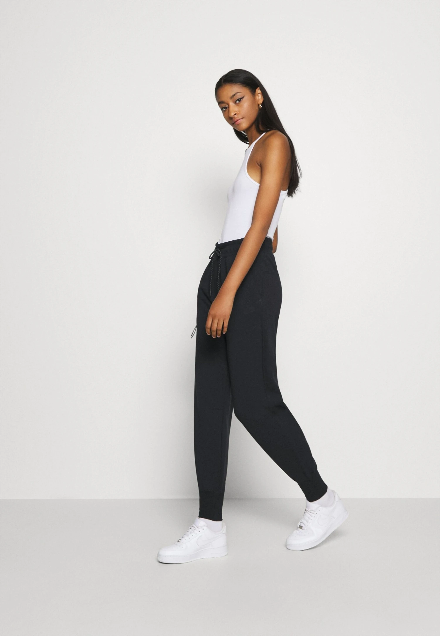 Nike Sportswear W Nsw Tch Flc Essntl Hr Pnt - Trainingsbroek - Black/Black 4 Nike Sportswear W Nsw Tch Flc Essntl Hr Pnt - Trainingsbroek - Black/Black - Afbeelding 4