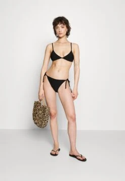 Becksöndergaard Solid Baila Tanga - Bikinibroekje - Black 6 Becksöndergaard Solid Baila Tanga - Bikinibroekje - Black -Only Mode Winkel f17eec2079a74f97bb9d927c55fefe74