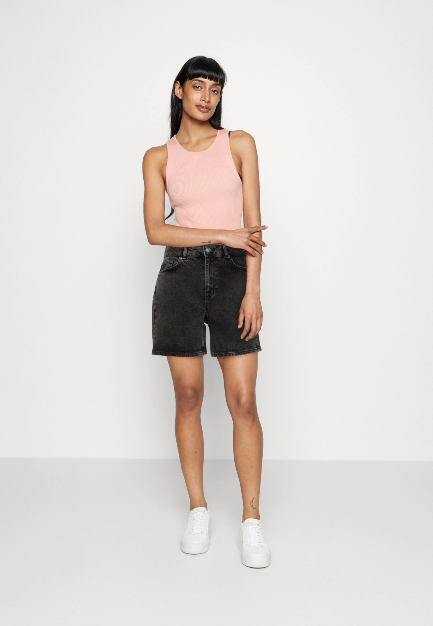 Selected Femme Slfkrista - Jeansshort - Black Denim 2 Selected Femme Slfkrista - Jeansshort - Black Denim - Afbeelding 2