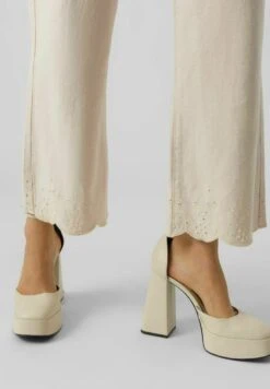 Vero Moda Flared Jeans - Ecru 8 Vero Moda Flared Jeans - Ecru -Only Mode Winkel f66bc9cde345419aa26504132dd6fc34