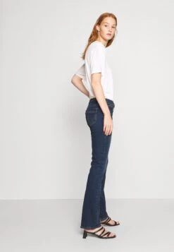 LTB Valerie - Bootcut Jeans - Welda Wash -Only Mode Winkel f83a16e9ea8b4da3b16a3bb42e3f0508