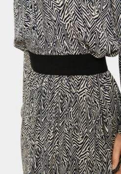 Saint Tropez Inkasz- A-Lijn Rok - Night Sky Zig Zebra 8 Saint Tropez Inkasz- A-Lijn Rok - Night Sky Zig Zebra -Only Mode Winkel fac142b180f544bbaa5d43f9e59b5ab2