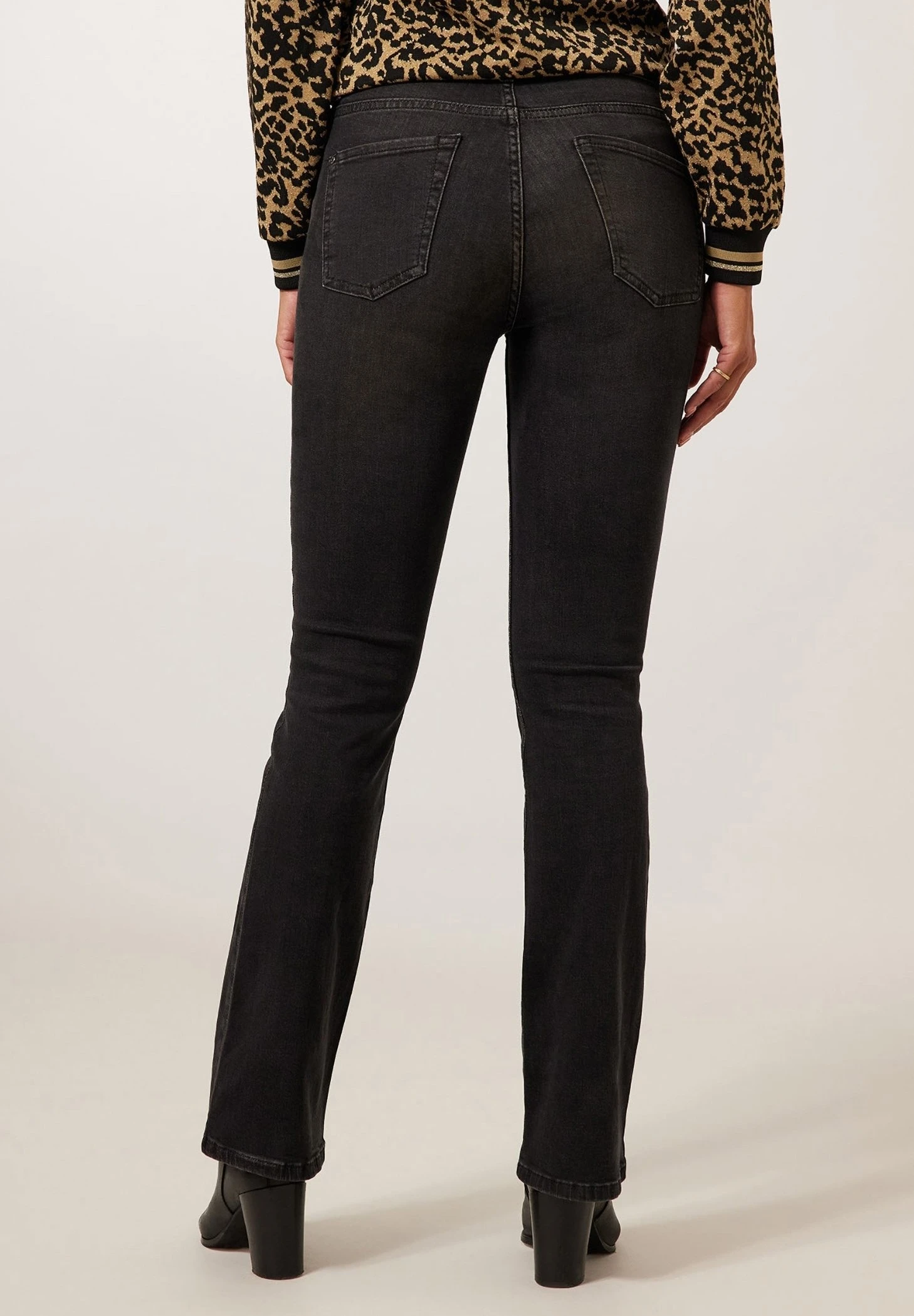 Ivy - Bootcut Jeans - Black Used 2 Ivy - Bootcut Jeans - Black Used - Afbeelding 2