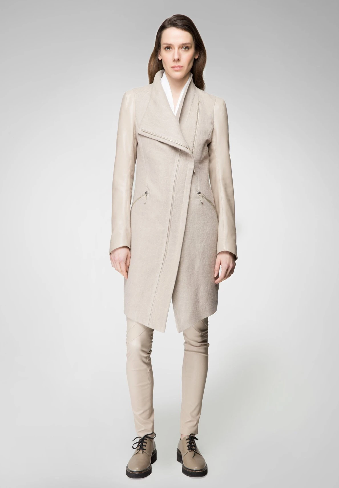 Lisa - Mantel - Stone Beige 1 Lisa - Mantel - Stone Beige