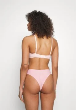 Anna Field 2 Pack - T-Shirt Bh - 402 - Pink_102 - Grey 9 Anna Field 2 Pack - T-Shirt Bh - 402 - Pink_102 - Grey -Only Mode Winkel fb9b46fd0224470985699d092d2fb85e