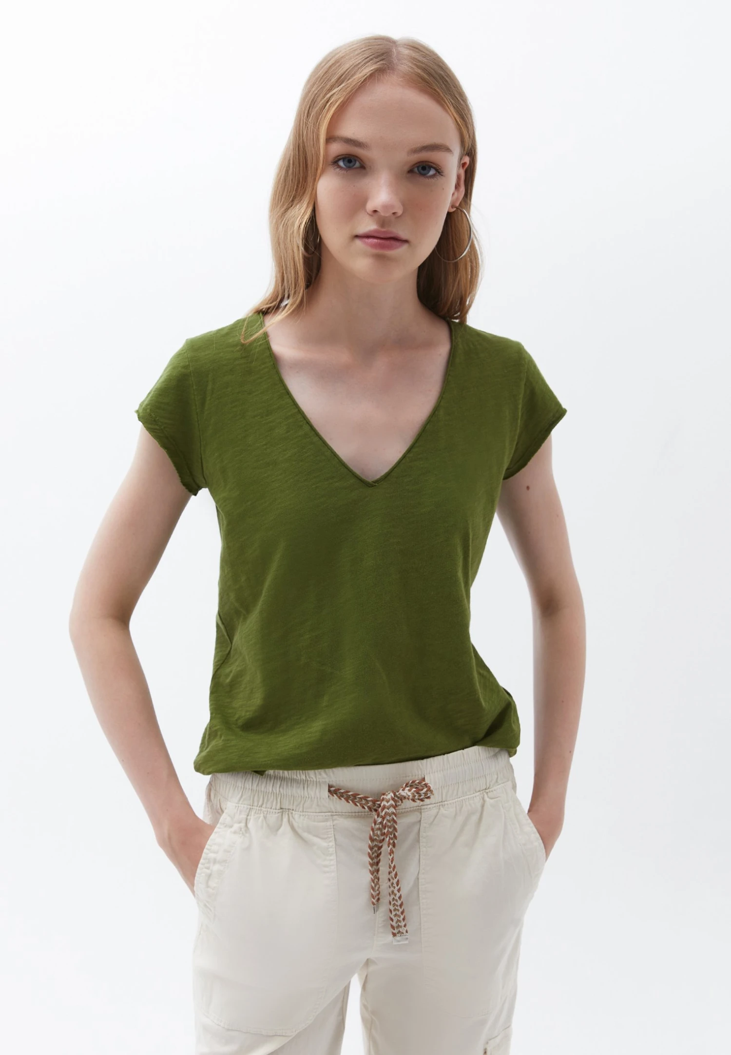 V Ausschnitt - T-Shirt Basic - Pesto 1 V Ausschnitt - T-Shirt Basic - Pesto