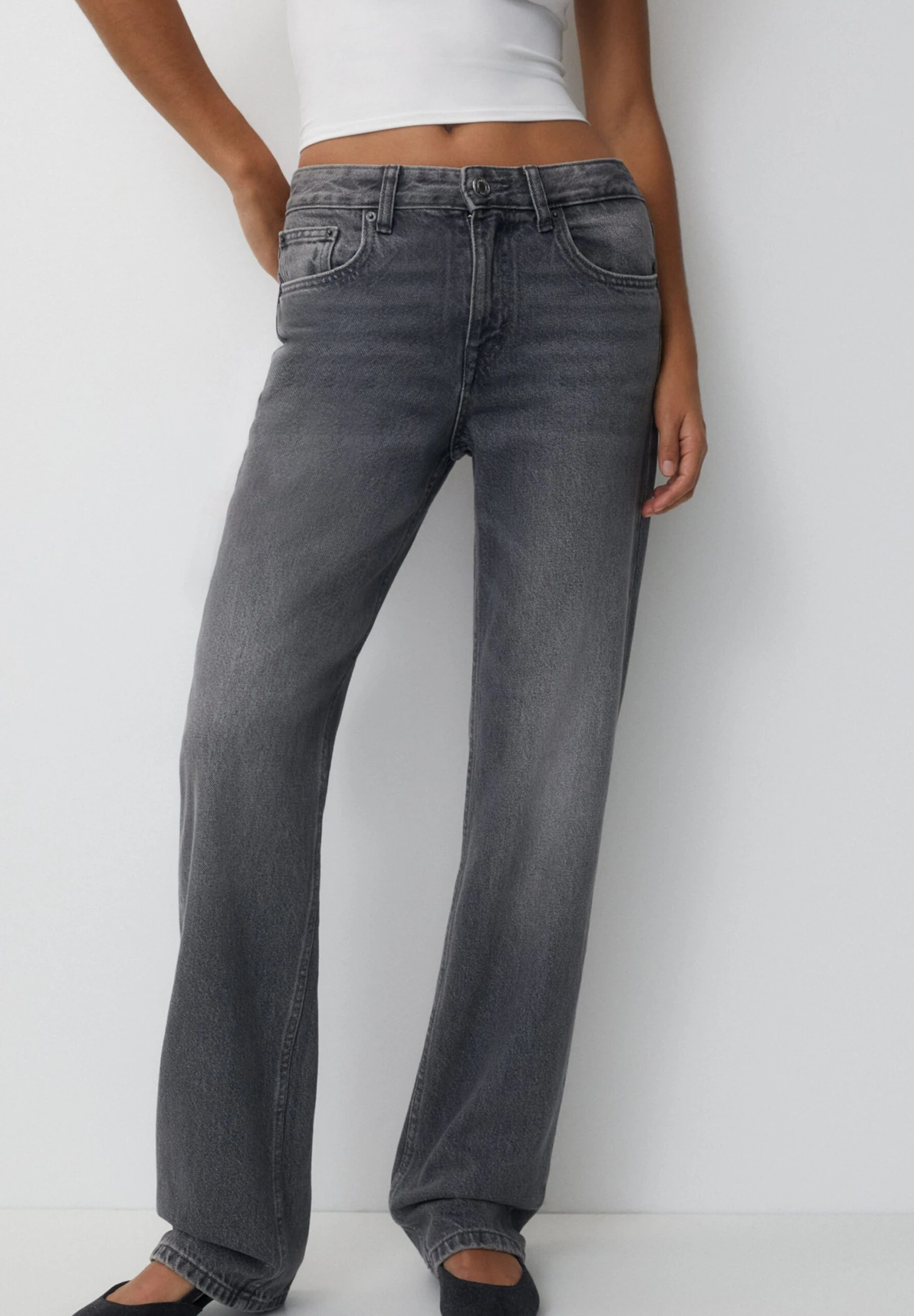 PULL & BEAR Mid Waist- Straight Leg Jeans - Grey 1 PULL & BEAR Mid Waist- Straight Leg Jeans - Grey